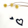 Pendiente diferente corazón Negro